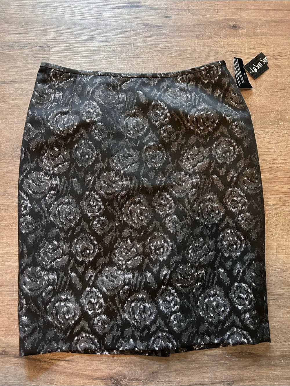 Le Suit Skirt Womens Size M Black Silver Metallic Rose Pencil Knee Lined